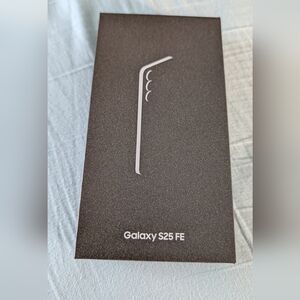 Samsung Galaxy S25 FE - Sleek Black